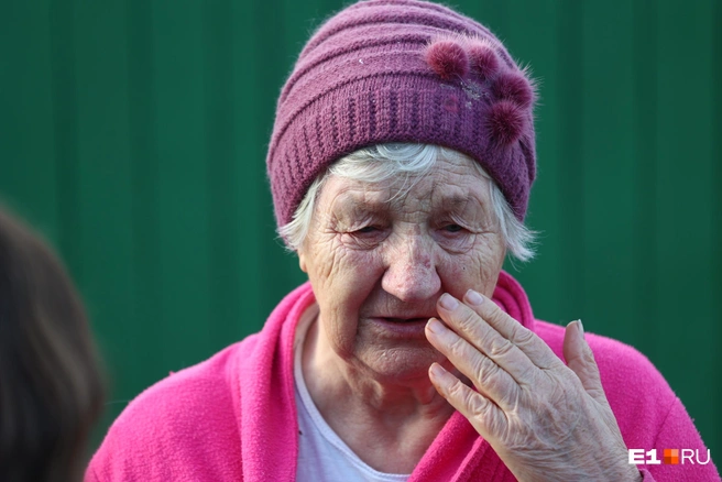 Соседи говорят, что дом, где произошла трагедия, уже попадал в криминальную хронику | Источник: Владислав Лоншаков / E1.RU