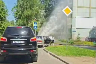 Прорыв трубы в Туле: водой выбило окна в домах