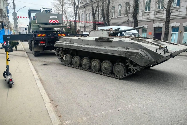 Возле Дома офицеров в Иркутске убрали военную технику | Источник: Правительство Иркутской области / T.me