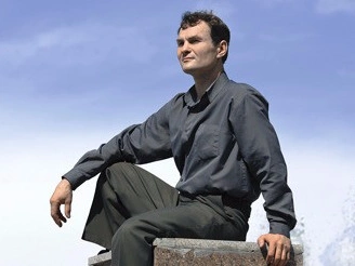 Игры со смертью: история мужчины, который выжил после трех падений с огромной высоты