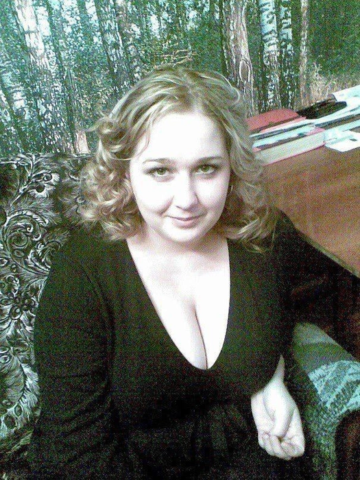 Здесь нашей героине уже 20 лет, она начинает замечать первые изменения в фигуре | Источник: Евгения Смирнова