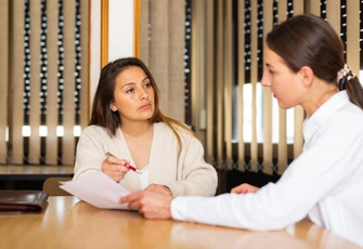 «Ушла с работы, чтобы помогать учиться сыну с СДВГ, и теперь не могу никуда устроиться»