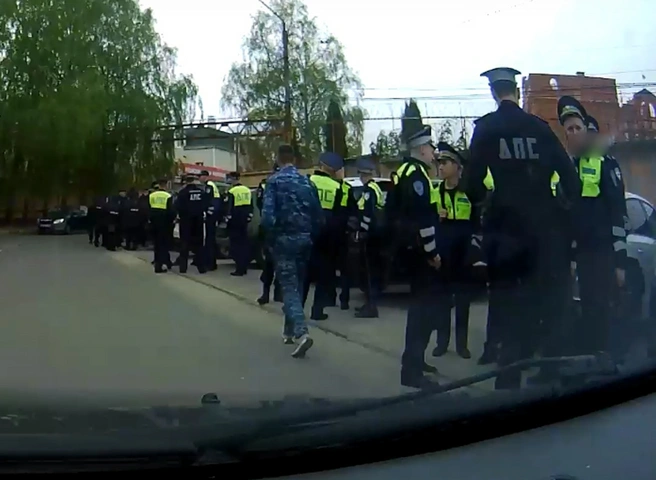 В Рязани заметили скопление полицейских на проезжей части | ya62.ru