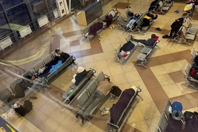 «Как в фильме-катастрофе»: самолет сломался, пассажиры застряли