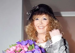 Алла попала!