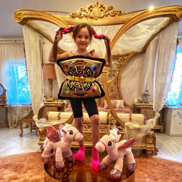Дочь Киркорова показала свою королевскую спальню