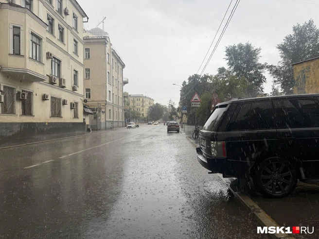 Лужи на дорогах пузырятся  | Источник: читатель MSK1.RU