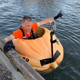 «Не справился бы без поддержки друга». Американец второй год подряд проплыл по реке в лодке из тыквы