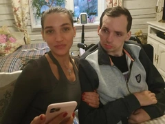 «Ему до сих пор 33 года, хотя в марте отметил 40-летие»: жена Янина плачет, впервые рассказывая об их жизни после инсульта