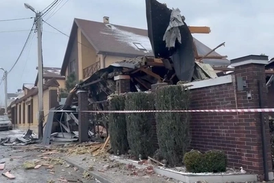 Беспилотник разрушил дом в Ростовской области