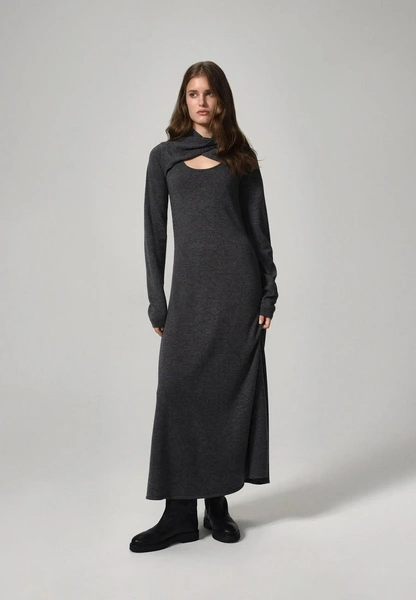 10 трикотажных платьев, которые заменят весь зимний гардероб