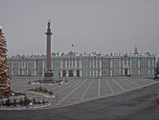 Дворцовая площадь в Петербурге опустела | v-peterburge.ru