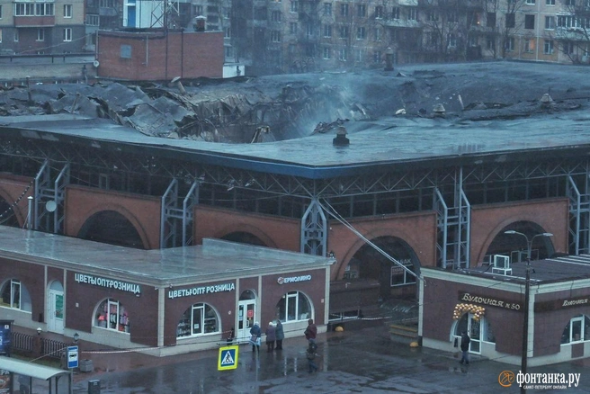 Пепел Правобережного: как полыхал легендарный рынок из «Интердевочки» | Источник: Михаил Огнев / FONTANKA.RU