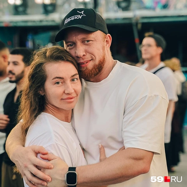 Пермяки пришли парами и позировали нашему фотографу | Источник: Репсиме Зурнаджян / 59.RU
