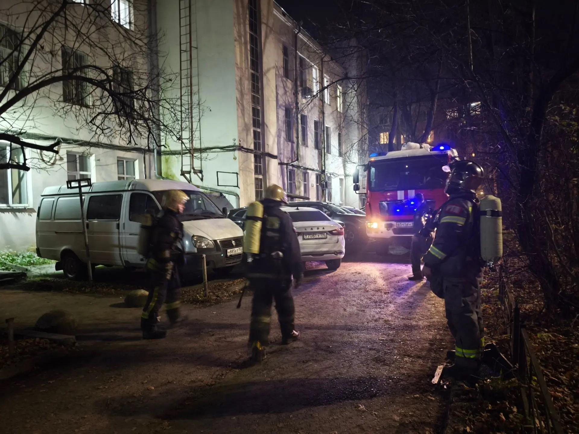 В Екатеринбурге вспыхнул пожар в «Городке чекистов»: видео