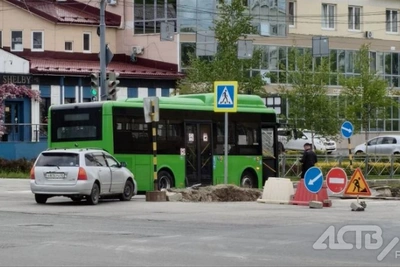 Универсал и автобус столкнулись в Южно-Сахалинске