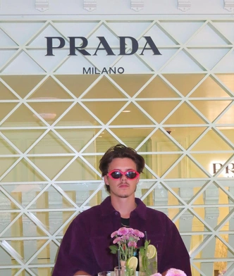 Шелковое платье мамы и вечеринка в стиле Prada: Бекхэмы с размахом празднуют 12-летие единственной дочери