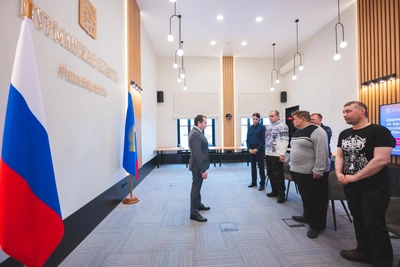 В Мурманске наградили спасших ребенка при пожаре