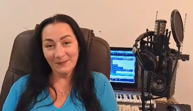 Яна Павлова&nbsp;— первая солистка группы «Воровайки» | Источник: Скриншот с видео из группы «Яна Павлова. Певица. Официальная страница» / ВКонтакте