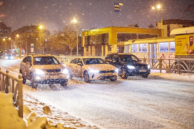 В Нью-Йорке во время снегопада движение перекрывают, на Урале такое сложно представить | Источник: Денис Полуэктов