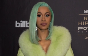 Не то помидор, не то планета: самое странное платье в коллекции Cardi B