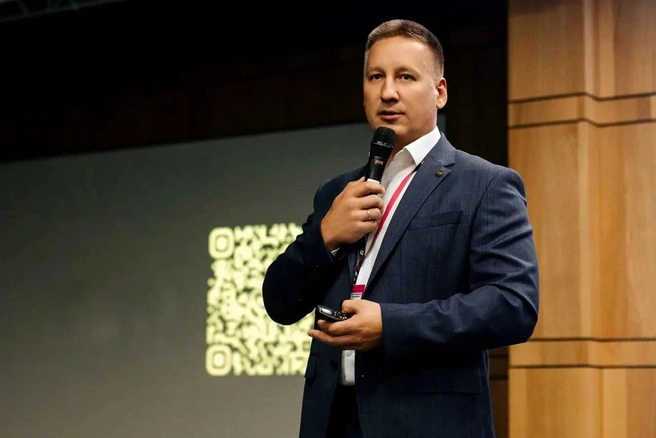 Директор макрорегиона «Юг» T2 Константин Мотлях рассказал о том, что к ребрендингу готовились заранее  | Источник: Алексей Един