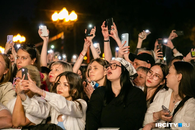 Иркутяне если и стеснялись поначалу, то потом с каждой песней реагировали всё активнее | Источник: Ксения Филимонова / «ИрСити»