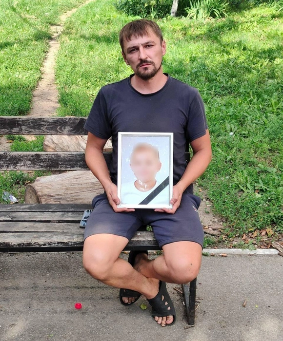 «Он лежал весь в крови, его тошнило кровью» — 5 цитат отца, который похоронил сына | tolyatty.ru