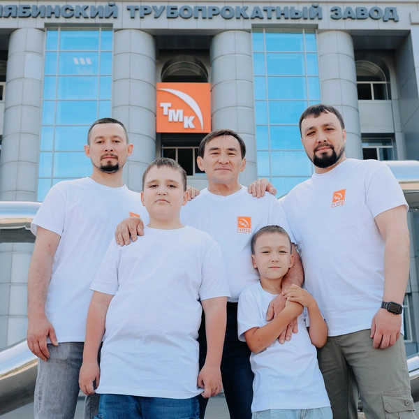 Уже не первое поколение семьи Пюрбеевых трудится на ЧТПЗ | Источник: ЧТПЗ