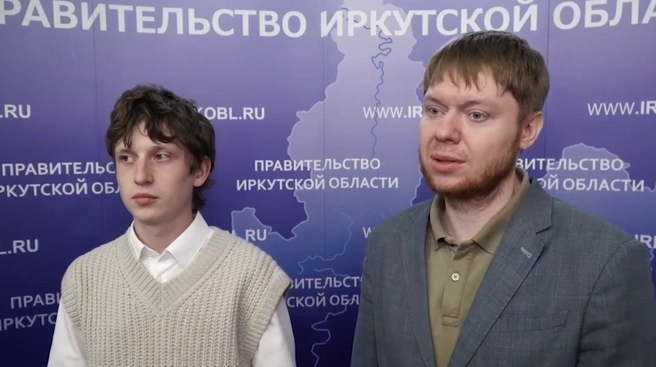 Андрей Кантр (справа) и Артем Саловаров | Источник: правительство Иркутской области
