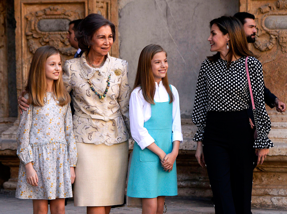 Королева София, королева Летиция, принцесса Леонор и инфанта София на Пасхальной службе, 1 апреля 2018 года | marieclaire.ru