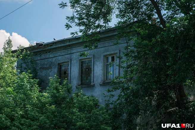 Стекла никто не менял видимо со дня открытия | Источник: Булат Салихов / UFA1.RU