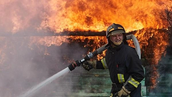 На подстанции в Ленобласти ищут следы поджигателей, которые оставили без света дома в Тельмана и Ям-Ижоре | Источник: Александр Ощепков / NGS.RU