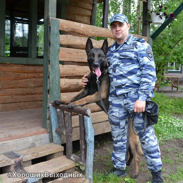 «Служебный пес Один и Сергей Щелканов из Чайковского желают вам хороших выходных. Пусть они станут источником вдохновения, энергии и позитивного настроения»,&nbsp;— пожелали сотрудники МВД | Источник: Полиция Прикамья / Vk.com