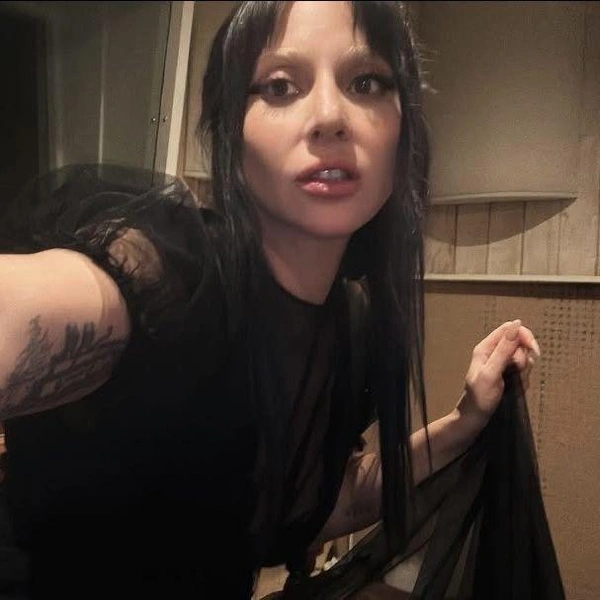 Эра «Mayhem» Леди Гаги — это много черного цвета и образы в готическом стиле | Источник: Соцсети 