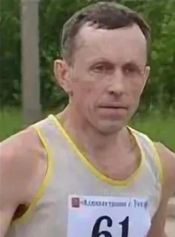 В молодости Александр бегал марафоны на большие дистанции | Источник: Александр Алтынцев 