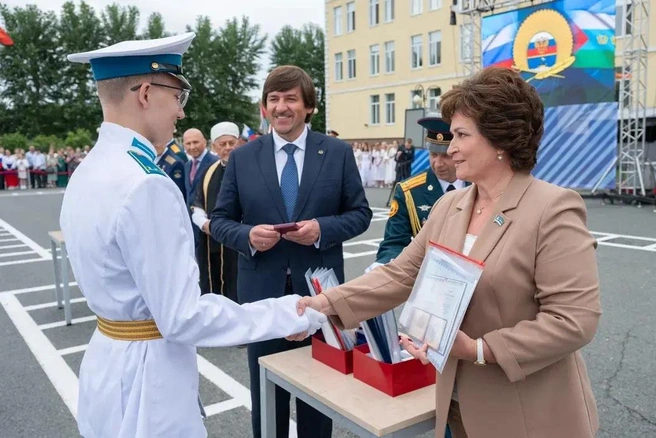 Светлана Иванова отметила, что путь кадета непростой, но благородный | Источник: пресс-служба правительства Тюменской области