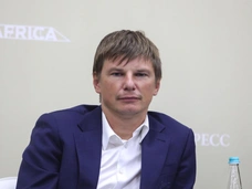 Держит на руках и скрывает лицо: первое фото Аршавина с пятым ребенком