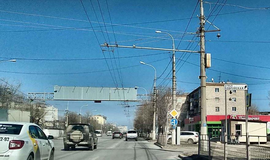 В Волгограде мэрия намерена снести пять рекламных арок на двух продольных города