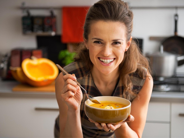 На скорую руку: 5 рецептов супов в микроволновке, которые поражают простотой