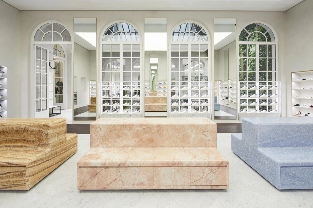 Бутик Kith в особняке XVIII века в Париже | Источник: Snarkitecture