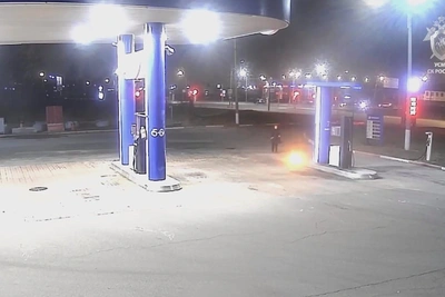 В Петербурге задержали женщину, бросившую горящую бутылку на АЗС