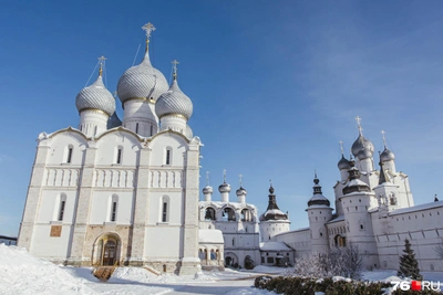 Прогулка по заснеженному Ростову Великому: купола и озеро