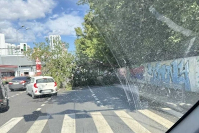 Рухнувшее дерево перекрыло улицу Московскую
