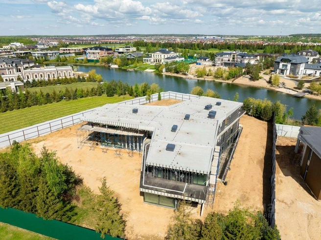 В поселке для жителей построено множество ресторанов, спортзалов и центров отдыха, а также гольф-клуб | Источник: Cian.ru