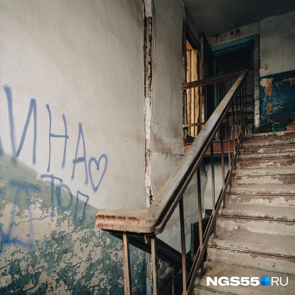 Здание пострадало от признаний в любви | Источник: Кирилл Башинский / NGS55.RU