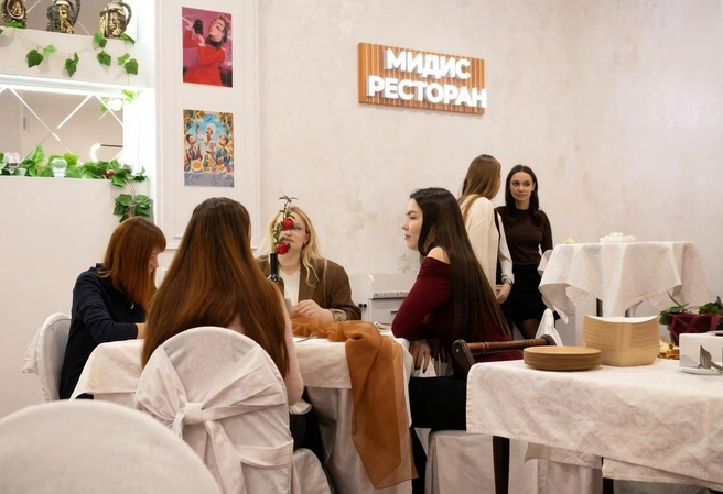 Студенты гостиничного бизнеса проходят практику уже после 1-го курса и стартуют с официантов, а к 3-му курсу многие работают менеджерами отдельных юнитов | Источник: Международный институт дизайна и сервиса в Челябинске