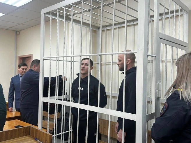 Олег Бабушкин (на фото справа) ушел на СВО и погиб там | Источник: пресс-служба прокуратуры Свердловской области