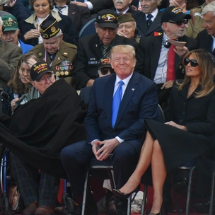 Меланию Трамп снова критикуют за нарушение протокола