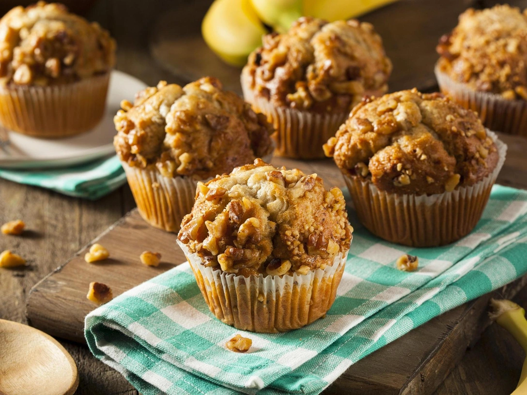 Не выбрасывайте их: рецепт кексов из переспелых бананов, который поразит вас своей простотой | marieclaire.ru